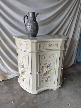 Commode Floral on Cream-3 side sections w/front drawer-Excellent Cond.