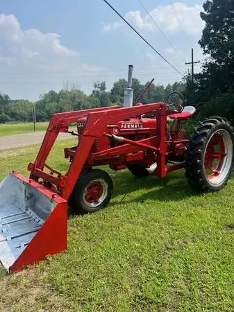 1949 H International Farmall With Loader