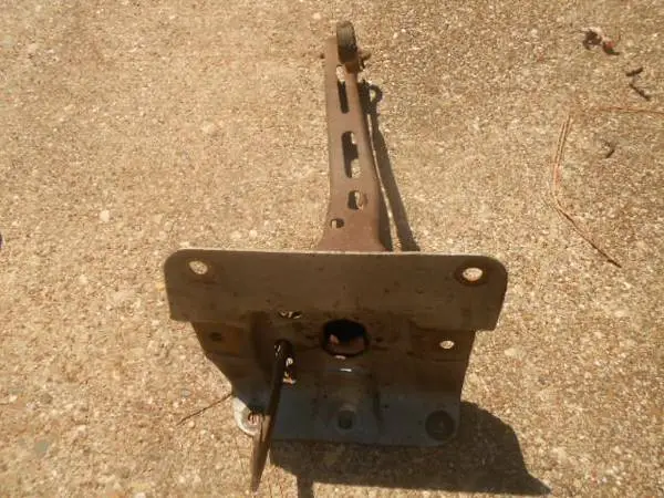 Chevelle Hood Latch Catch / 65-72 CHVL & CAMINO