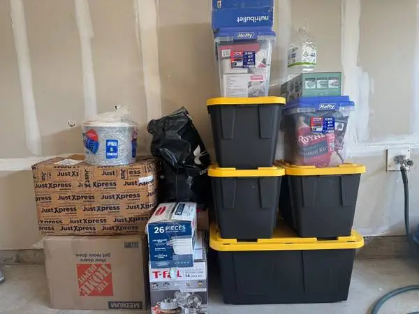 Desi Garage sale - Kitchen Utensils, Nutribullet pro, Mens L, strg box