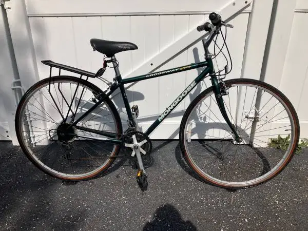 Hybrid Trail / Road bike (fits 5’3 to 5’9)
