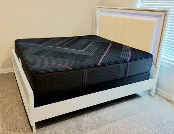 Beautyrest World Class Level 3 Medium Pillowtop 15.75 King Mattress