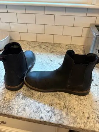 Men’s size 11 Chelsea Boots