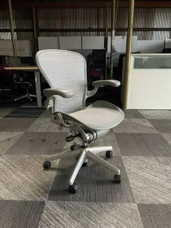 ** TITANIUM COLORWAY ~~ HERMAN MILLER AERON CLASSIC SIZE B **
