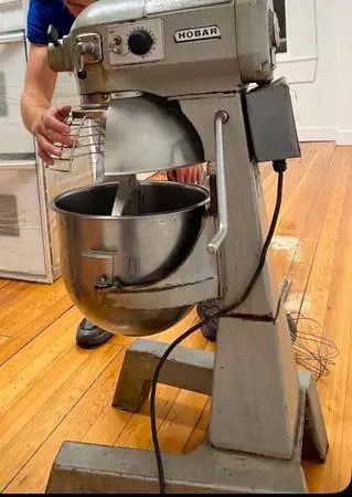 Hobart A-200 Commercial 20-Qt Mixer (Heavy- BRING FRIENDS)