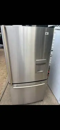 LG stainless steel bottom freezer icemaker, and water dispenser will d