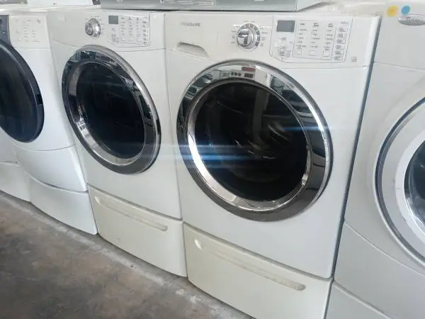 ★Frigidaire Affinity front load washer and dryer set on pedestals