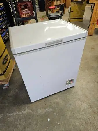 CHEST FREEZER 5.3 CUBIC FOOT AVANTI MODEL#CF142 CHEST FREEZER $100 (CH
