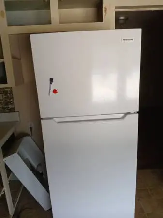 Frigidaire Fridge 18 cubic feet