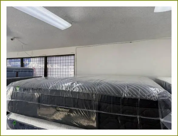 KING SIZE SIMMONS BEAUTYREST BLACK SERIES 3 PILLOW MATTRESS & BOX BED