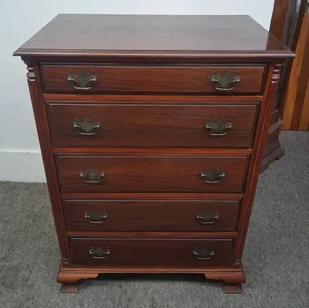 Mid Century Mahogany Chest of Drawers