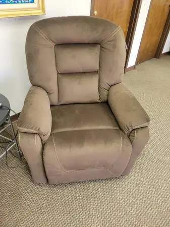 NEW Power Lift Recliner(heat/massage)-FREE DELIVERY
