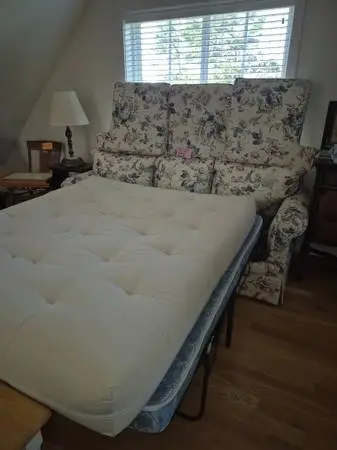 Queen Bedroom Set, Leather Couch, Kitchen Tables