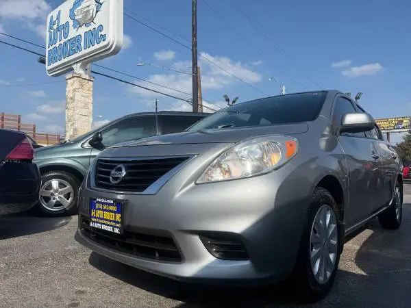 2012 NISSAN VERSA ONE OWNERCLEAN CARFAX,51K MILES,SPORTY,LOOOOOOOK