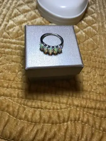 ***NEW ETHIOPIAN WELO OPAL RING ( new in gift box ) 1.50 ctw