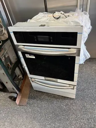NEW OPEN BOX GAS WALL OVEN STAINLESS STEEL