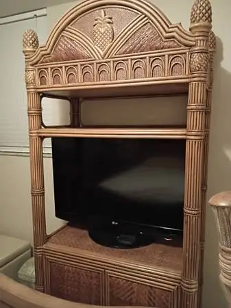 54 LG FLATSCREEN TV AND ENTERTAINMENT CENTER