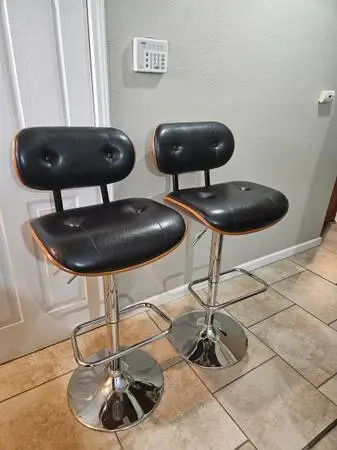 2 Adjustable Swivel Barstools