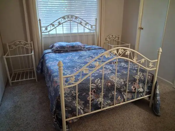 4 Beds/Bedroom Sets