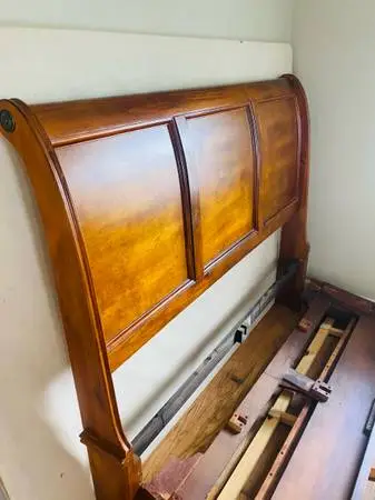Queen Ethan Allen Sleigh Bed w/Drawers