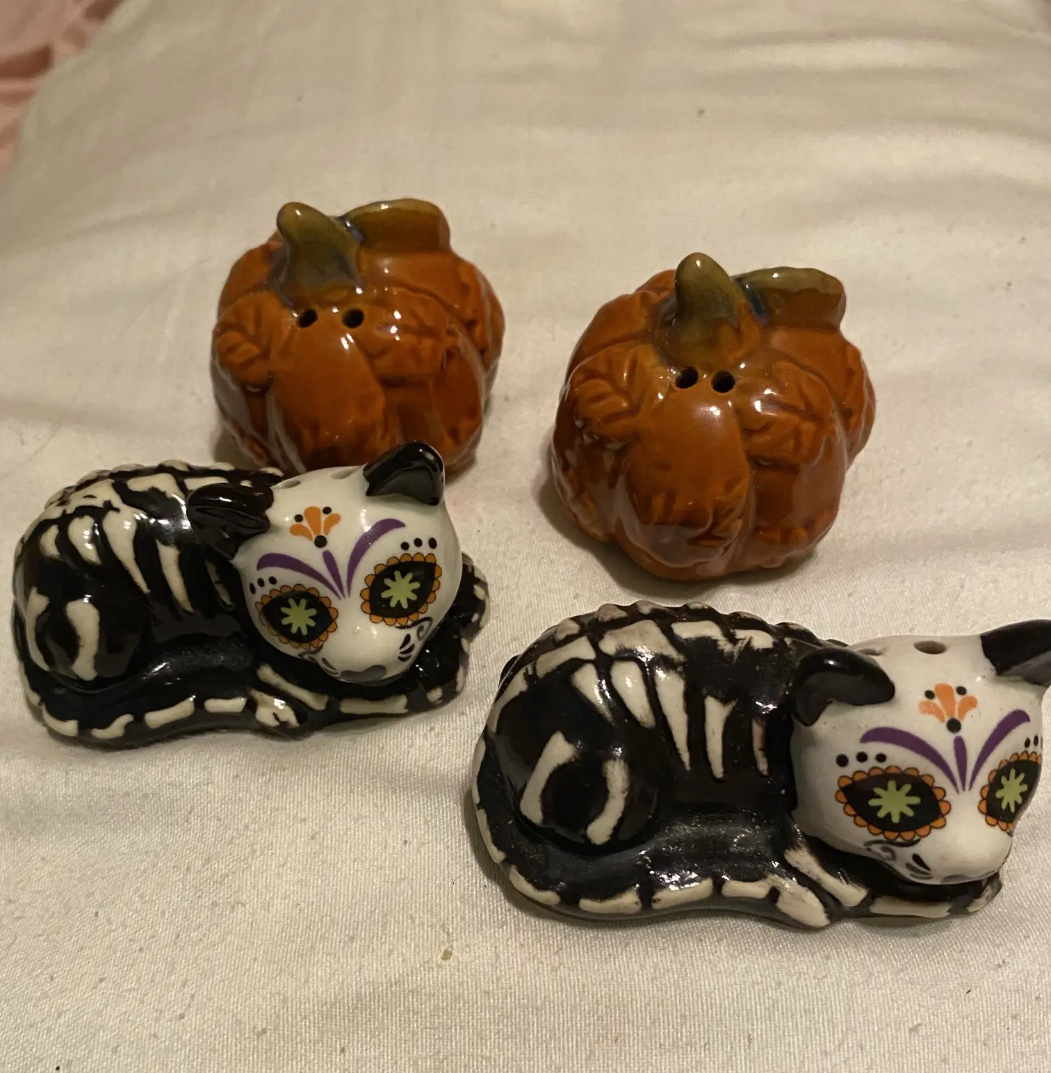 Halloween salt and pepper shakers
