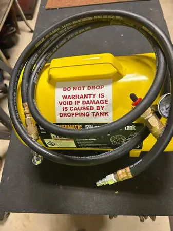 PORTABLE AIR TANK (5 GALLON) like new