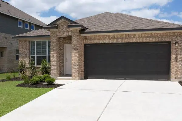 RENT HOUSE | STAINLESS APPLIANCE | FENCED YARD | GARAGE