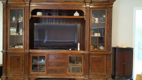 Universal Villa Cortina Entertainment Center