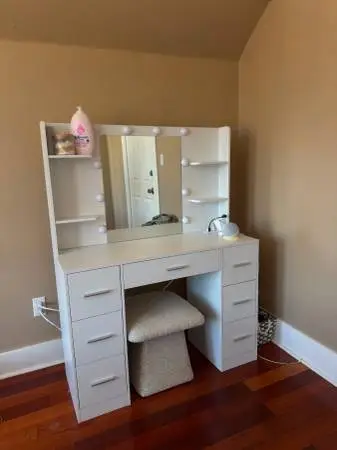 NEW VANITY WITH CHAIR AND LIGHTS (White, 3 color setting,fully built)