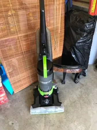 **** BISSELL VACUUM works good