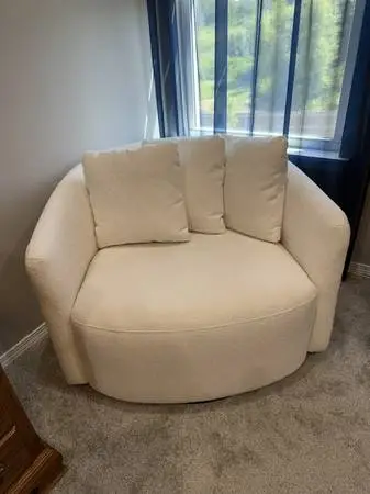 ***Oversized Accent Chair by Drew Barrymore ***