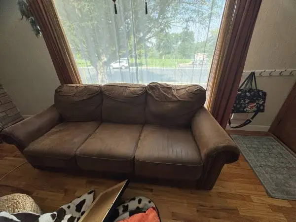 Free couch FREE