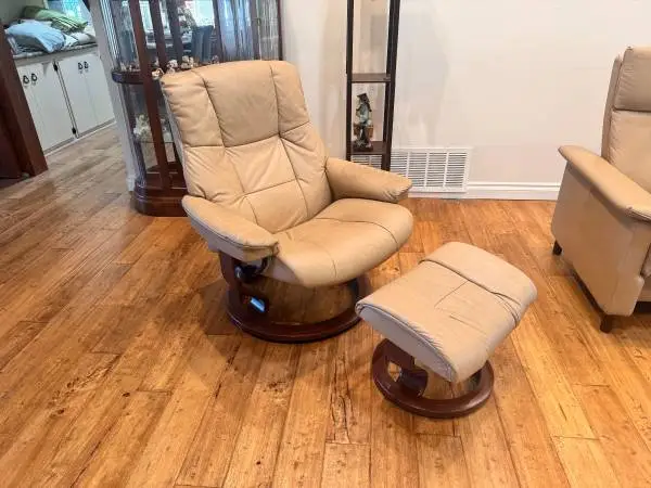 Stressless Mayfair Large Leather Recliner + Ottoman by Ekornes