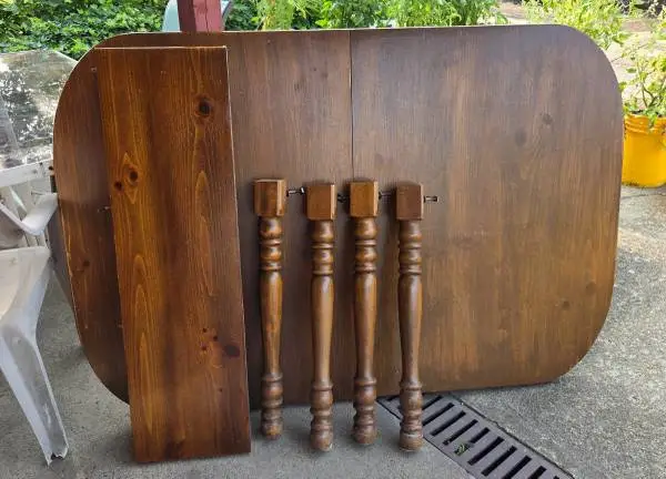 Single leaf dining table