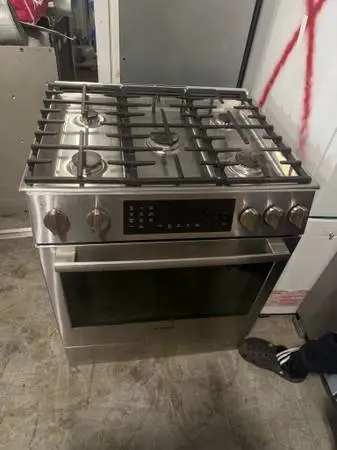 Bosch Stainless Steel 30” Wide Dual Fuel Range Benchmark
