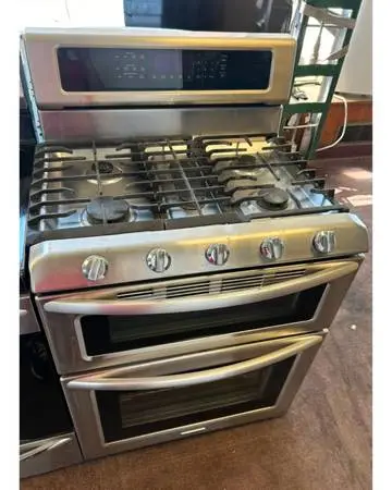 KitchenAid Gas Stove in Stainless Steel