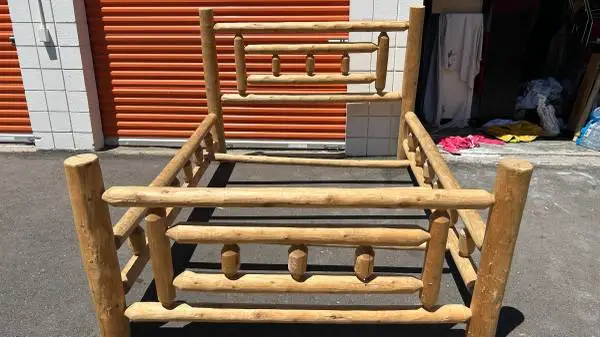 rustic white cedar log bed slat bed queen size W64”*L82”*H20”(address in d