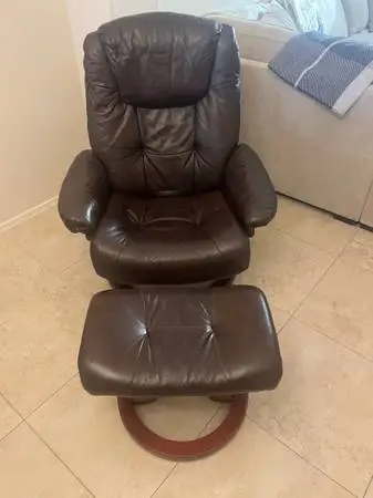 Leather Ekornes Style Stressless Reno  recliner and ottoman