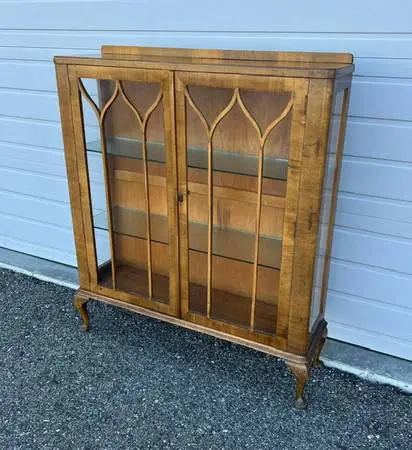 Cabinet (s) / Display Case (s) Galore at Creative Bargains