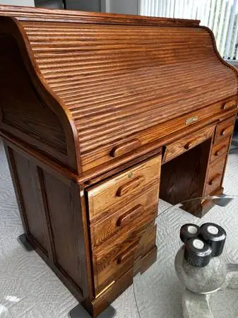 Roll top desk