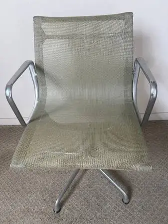 (5) Herman Miller Eames Aluminum Group Swivel Chair EA331 In Beige