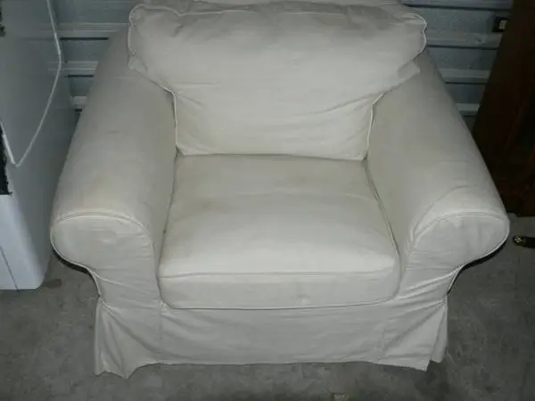 Nice White Cloth Fabric Chair, Very well Made
