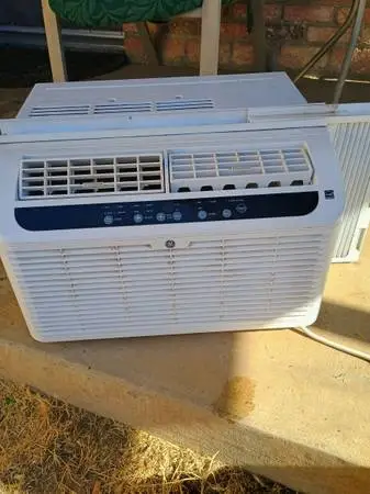 Window AC unit 4.6 amp GE