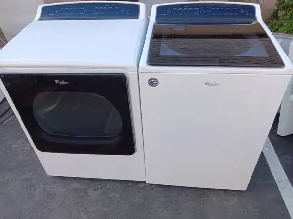 Whirlpool set HE smart extra capacity washer and gas dryer