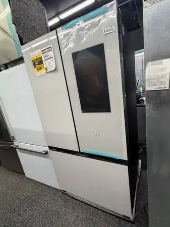 WHITE SMART FAMILY HUB REFRIGERATOR SAMSUNG