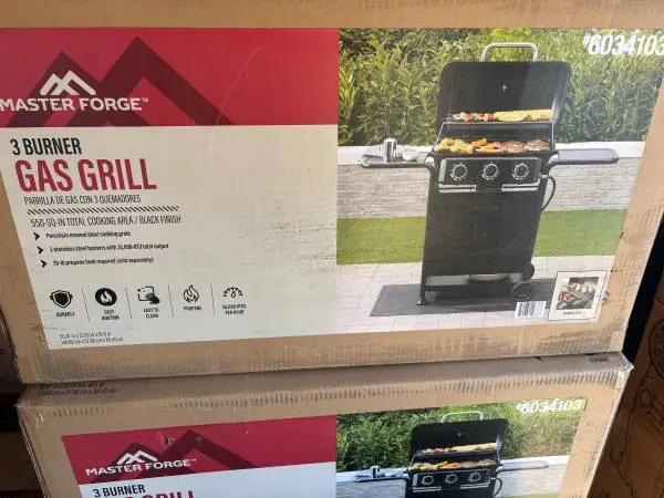 NEW MASTER FORGE™ 3 BURNER GAS GRILL
