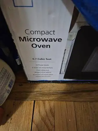 Compact Counter Top Microwave Oven-New