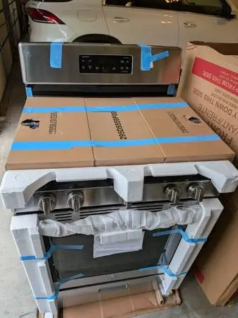 Gas range stove - New, but damaged during transport