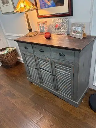 Rustic wood sideboard/dresser/cabinet