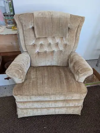 Rocker recliner in very good condition. Reduced price